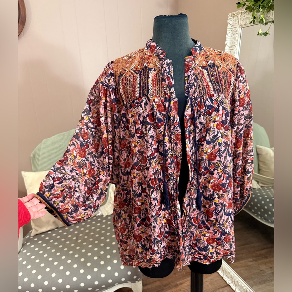 Gimmicks by BKE • Floral Boho Open Front Embroidered Cardigan